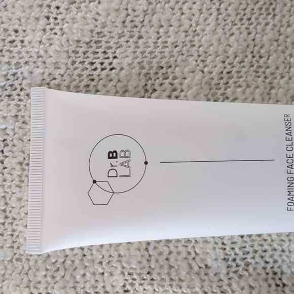 Dr. B Lab Foaming Face Cleanser, 125ml/4.2fl oz - Picture 4 of 8